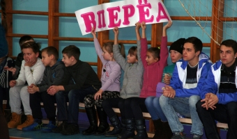 В субботу, 9 декабря, в средней школе №8 прошел спортивный праздник для детей с ограниченными возможностями и их родителей