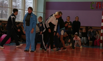 В субботу, 9 декабря, в средней школе №8 прошел спортивный праздник для детей с ограниченными возможностями и их родителей