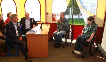 Водителей и кондукторов обучали навыкам безопасного сопровождения и помощи пассажирам с инвалидностью