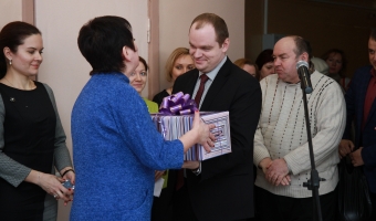 Минус еще один барьер на пути к знаниям и полноценной жизни.