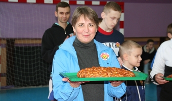 В субботу, 9 декабря, в средней школе №8 прошел спортивный праздник для детей с ограниченными возможностями и их родителей