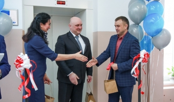 Минус еще один барьер на пути к знаниям и полноценной жизни.