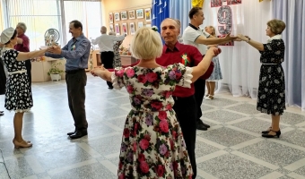 Поклонимся великим тем годам
