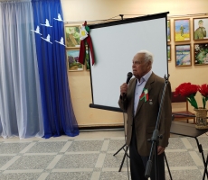 Поклонимся великим тем годам
