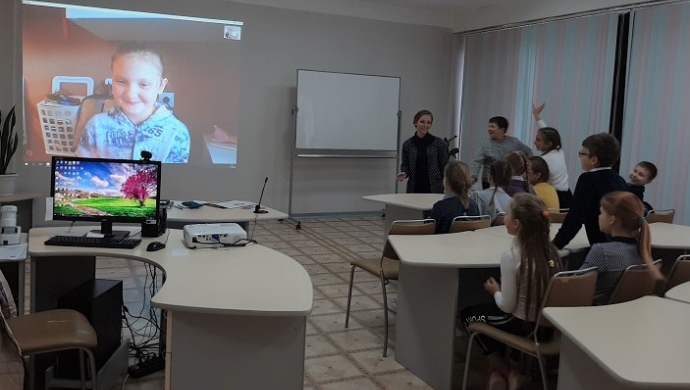 В этот раз в онлайн-режиме с одноклассниками находилась Ядвига Вавилонская.